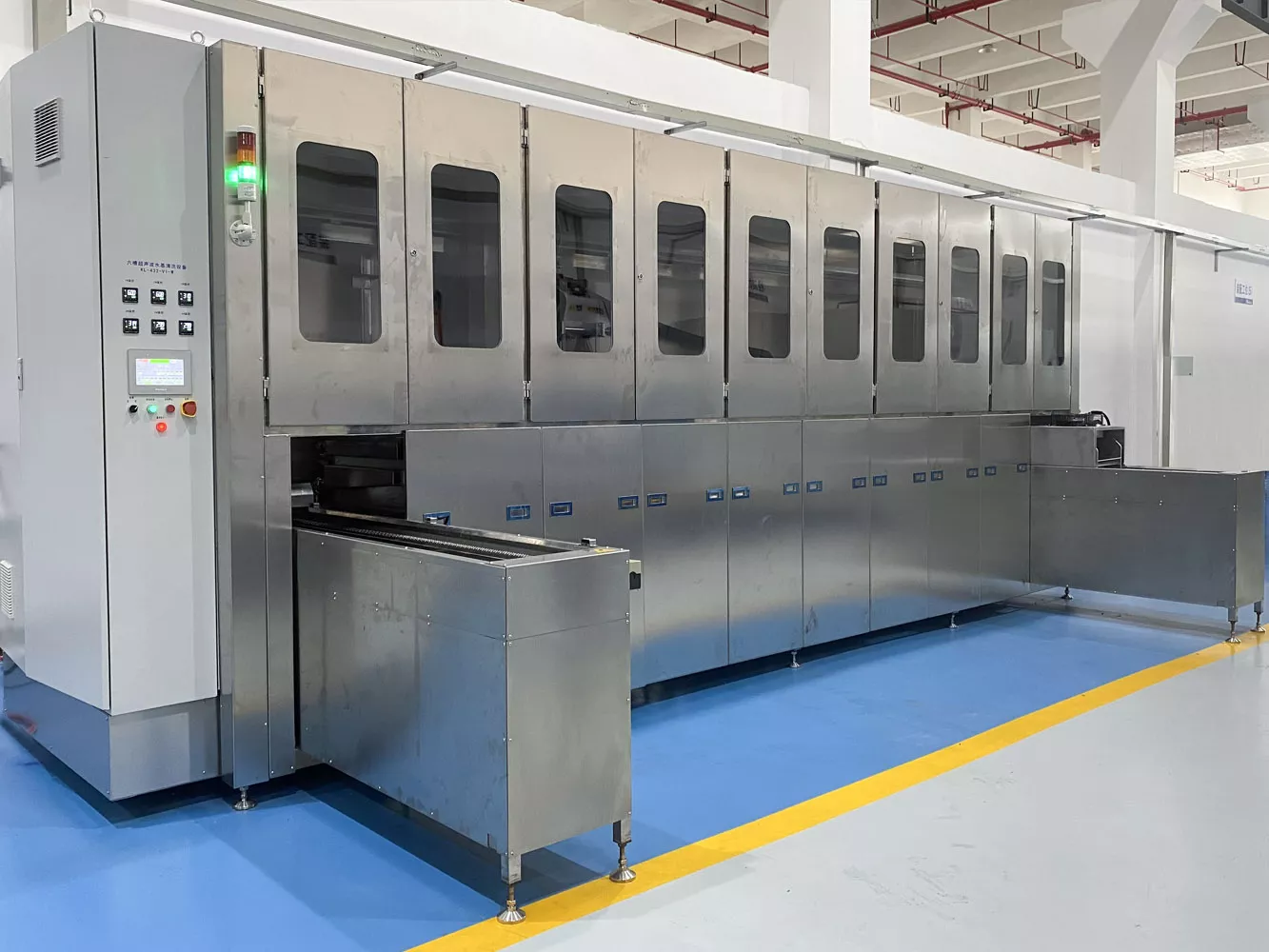 Automatic multi-tank water-based cleaning solution